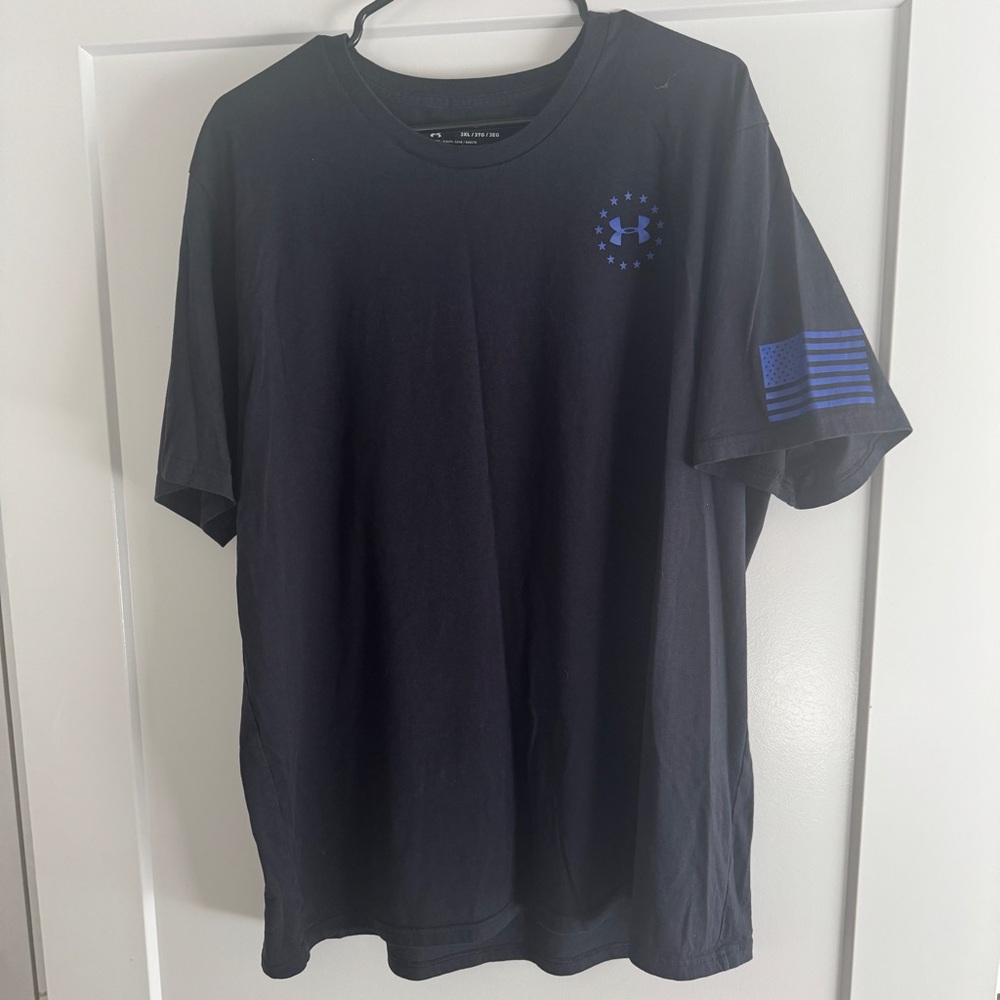 Under Armour Men's Navy T-Shirt with Blue Accents
